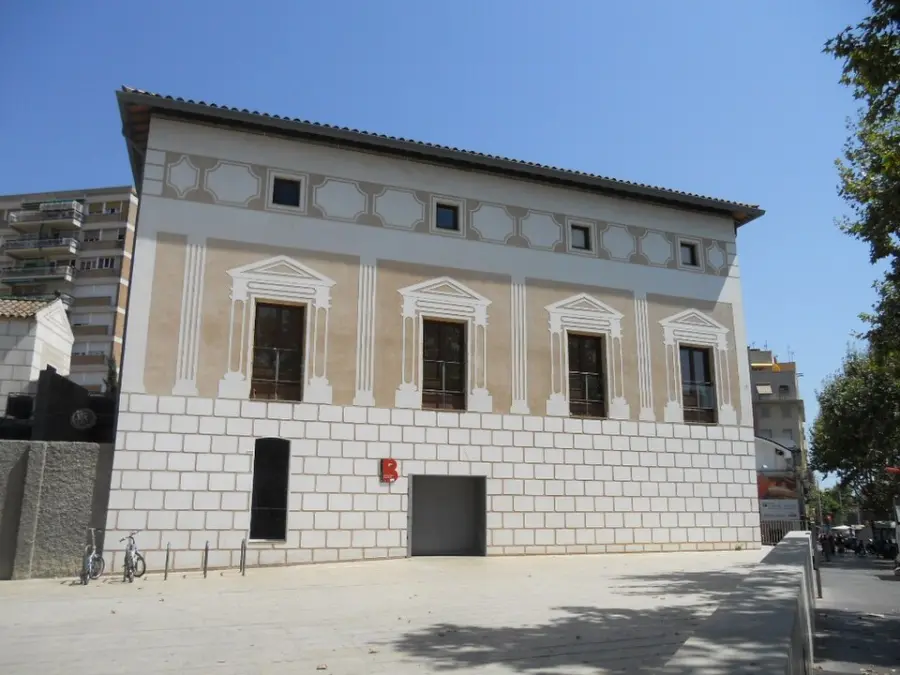 Can Basté, a restored farmhouse on Passeig de Fabra i Puig